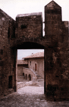 Castello-di-Capestrano.gif (101069 byte)